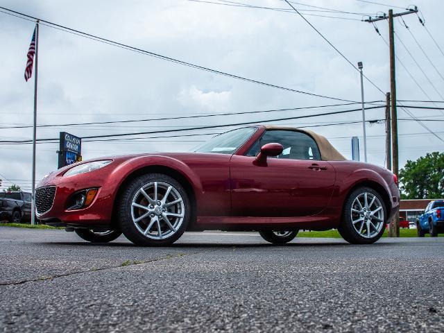 2010 Mazda MX-5 Miata Vehicle Photo in MADISON, IN 47250-1611
