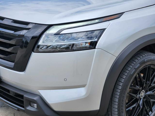 2022 Nissan Pathfinder Vehicle Photo in DENTON, TX 76210-9321