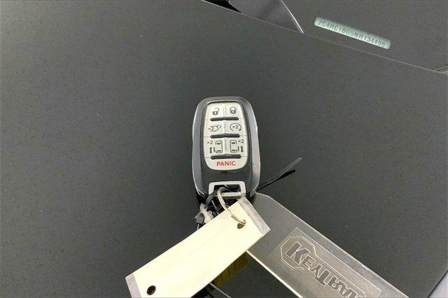 2022 Chrysler Pacifica Vehicle Photo in KANSAS CITY, MO 64114-4502