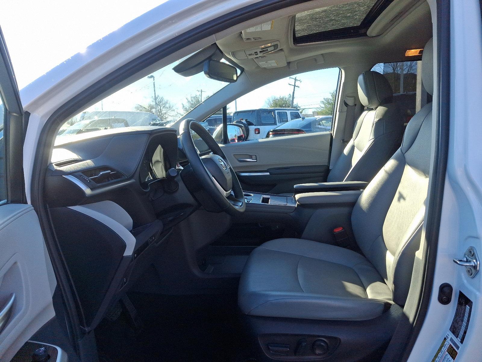 2023 Toyota Sienna Vehicle Photo in Trevose, PA 19053