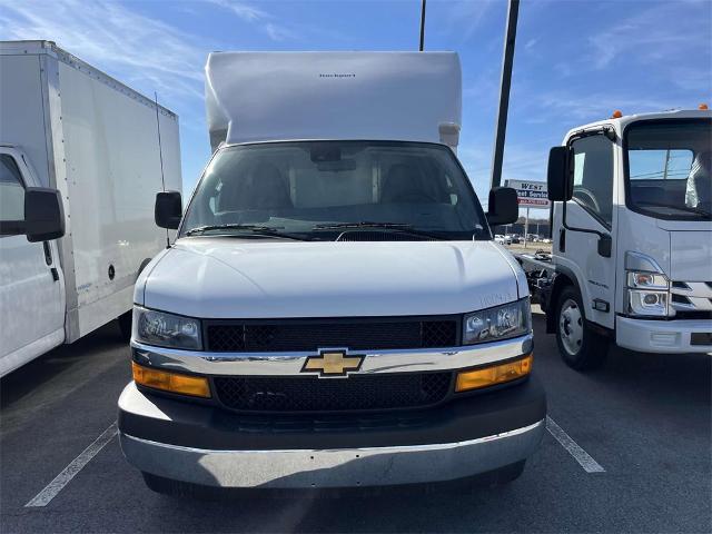 2025 Chevrolet Express Cutaway 3500 Vehicle Photo in ALCOA, TN 37701-3235