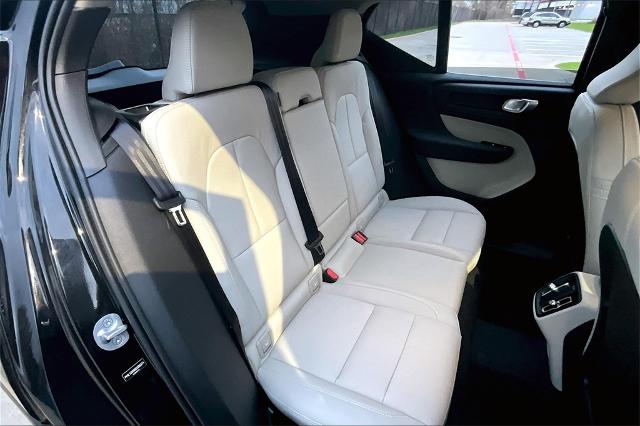 2025 Volvo XC40 Vehicle Photo in Houston, TX 77007