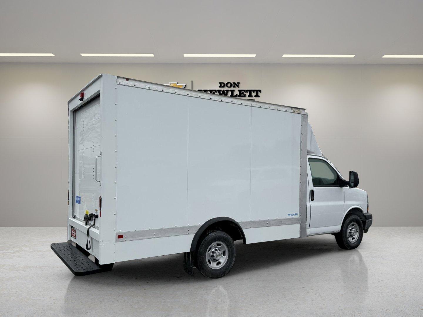 2024 Chevrolet Express Cutaway 3500 Vehicle Photo in GEORGETOWN, TX 78626-7508