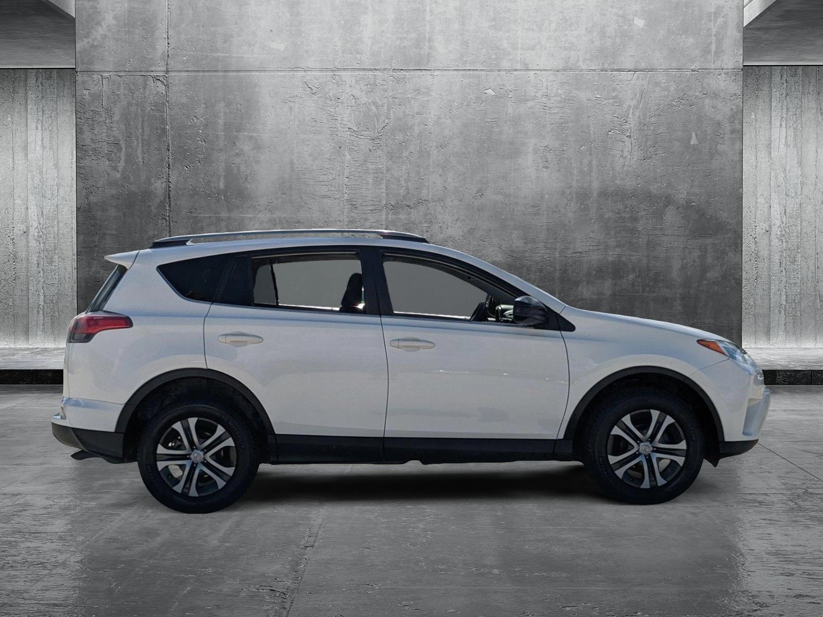 2018 Toyota RAV4 Vehicle Photo in Davie, FL 33331