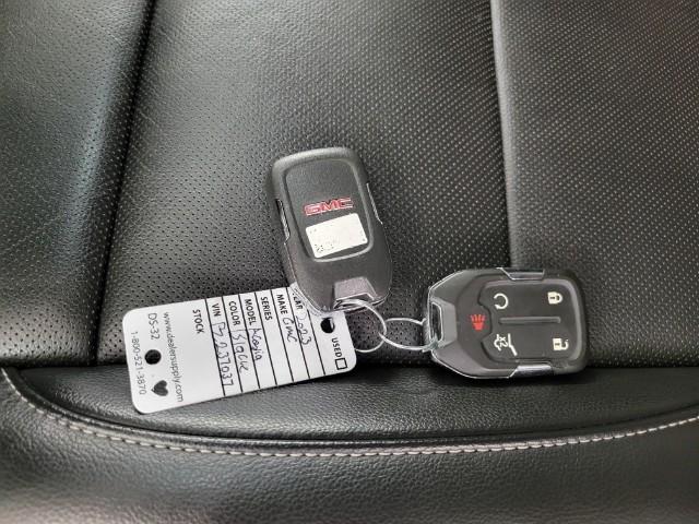 2023 GMC Acadia Vehicle Photo in MANITOWOC, WI 54220-5838
