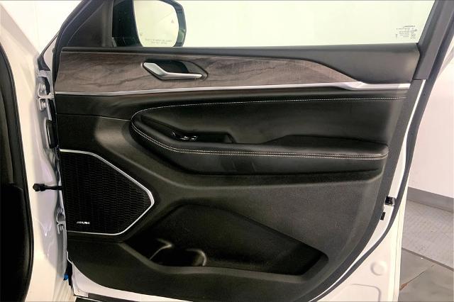 2023 Jeep Grand Cherokee L Vehicle Photo in Lees Summit, MO 64086
