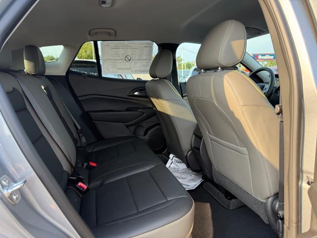 2025 Chevrolet Trax Vehicle Photo in COLUMBIA, MO 65203-3903