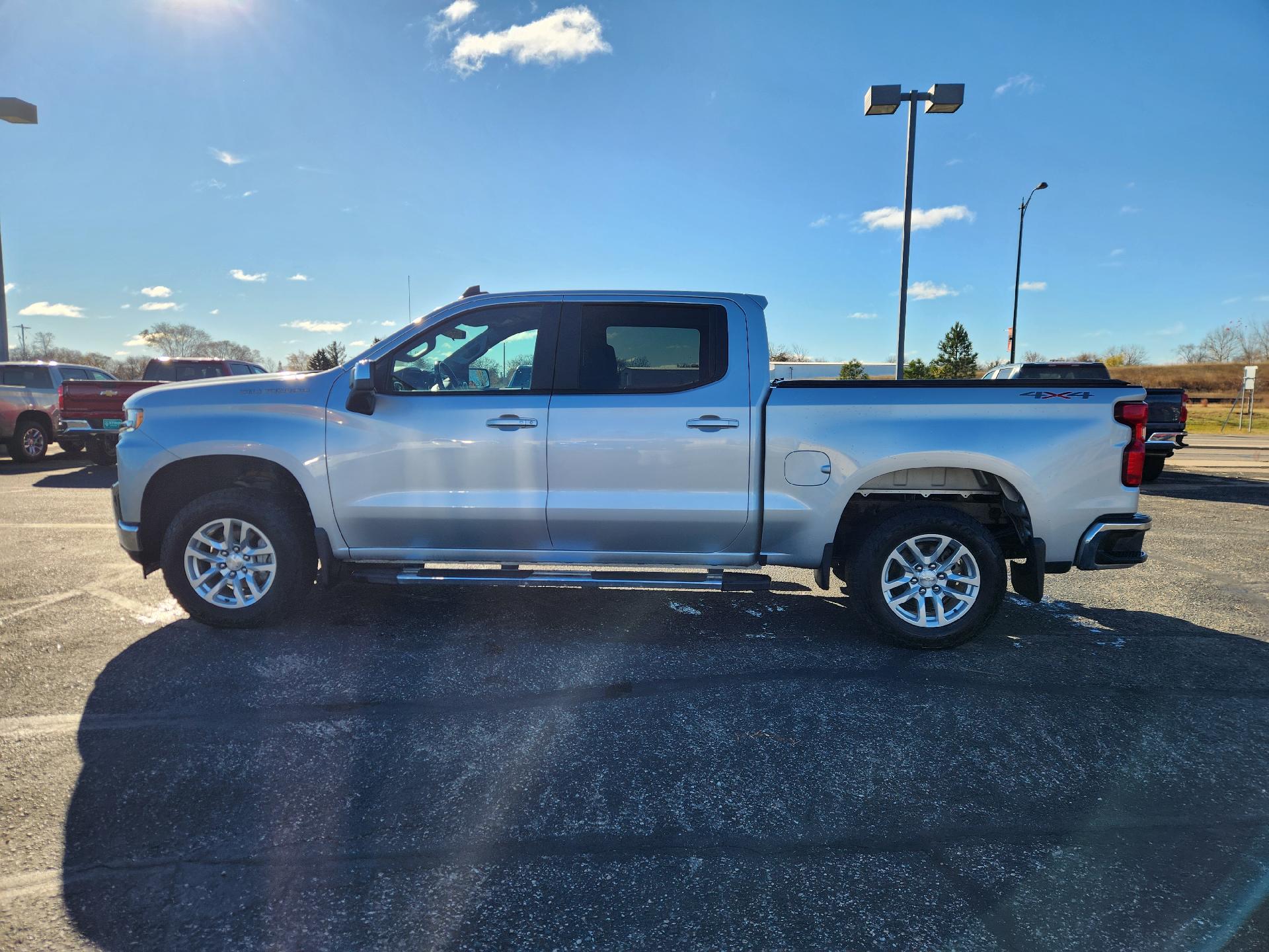 Used 2021 Chevrolet Silverado 1500 LT with VIN 3GCUYDED5MG195852 for sale in Staples, Minnesota