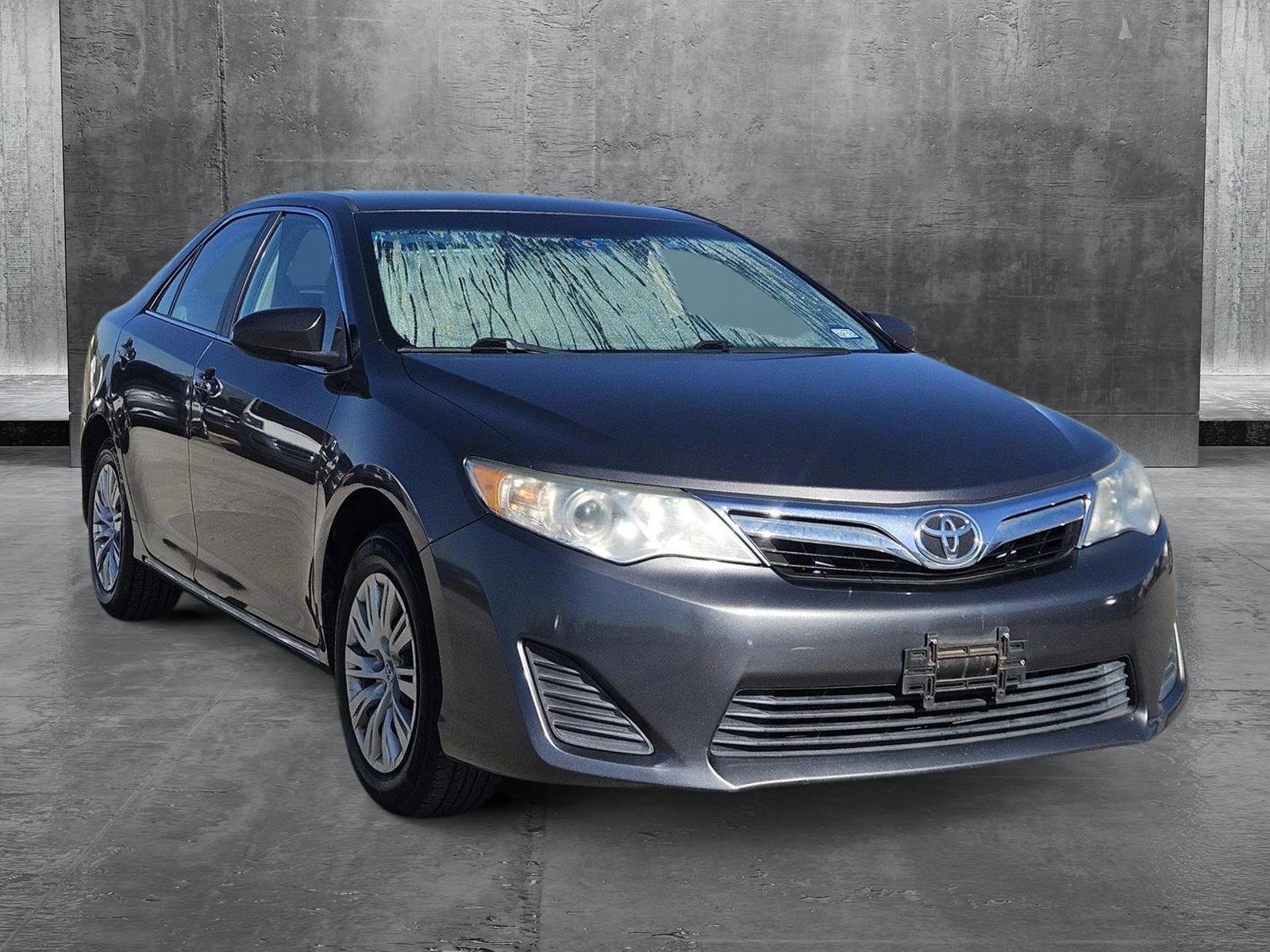 2014 Toyota Camry Vehicle Photo in NORTH RICHLAND HILLS, TX 76180-7199