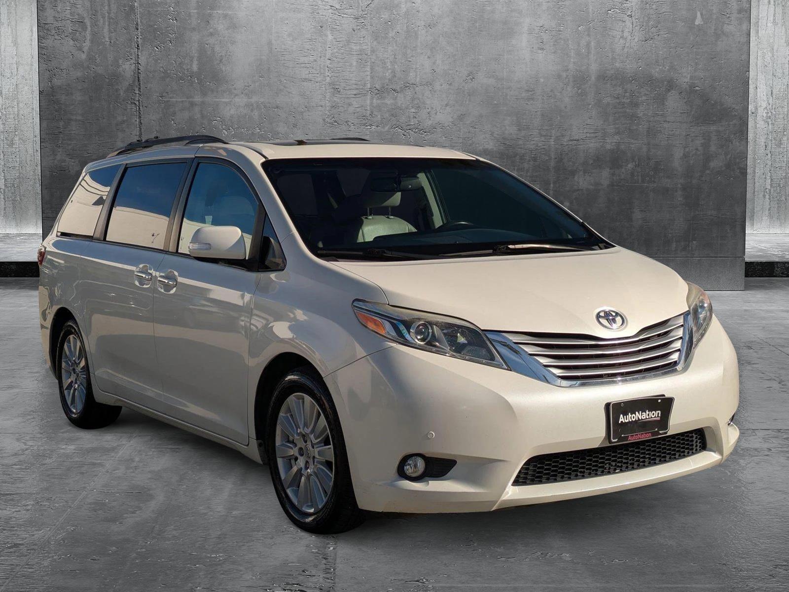 2017 Toyota Sienna Vehicle Photo in Tustin, CA 92782