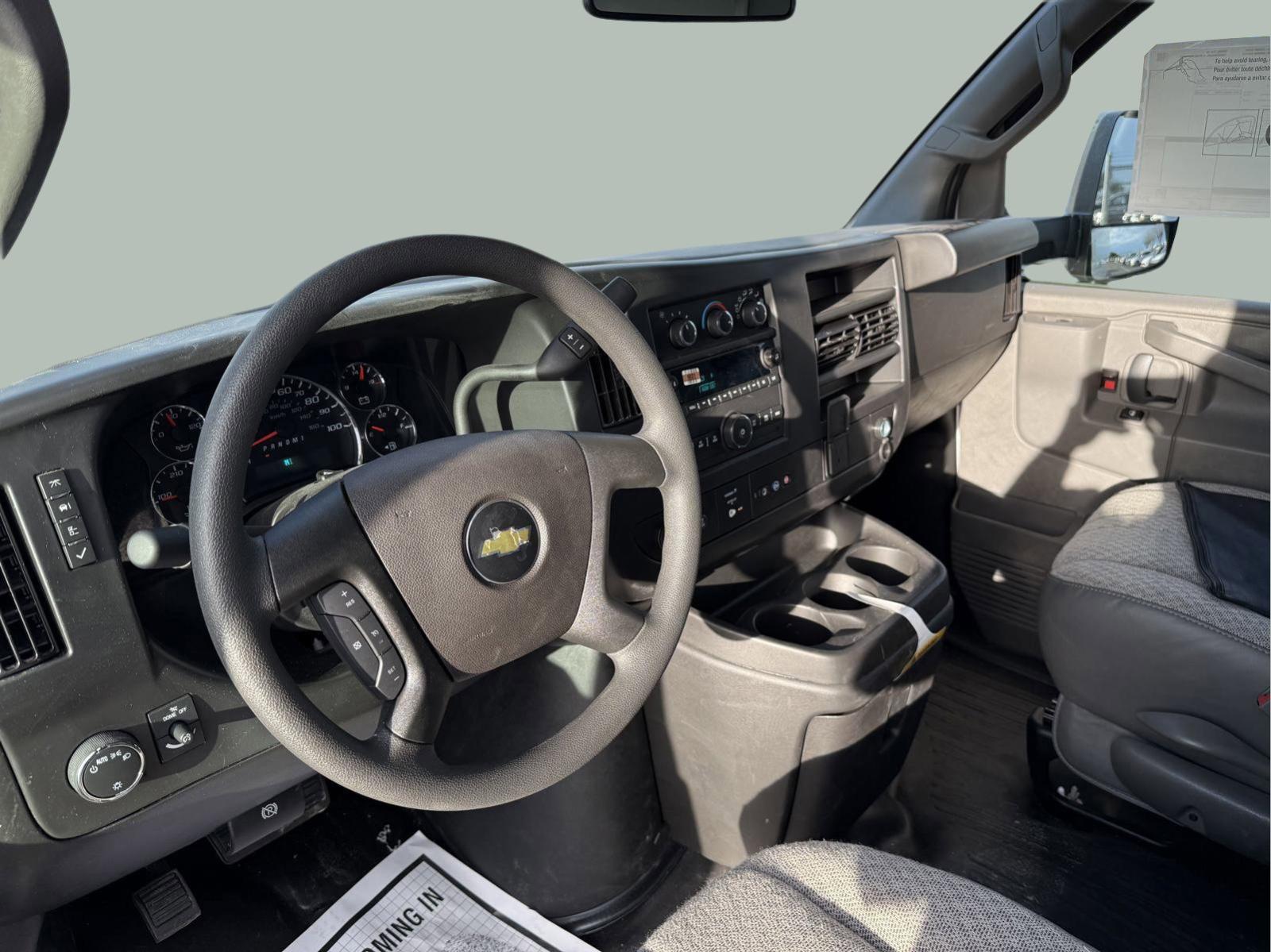 2024 Chevrolet Express Cutaway 3500 Vehicle Photo in GEORGETOWN, TX 78626-7508