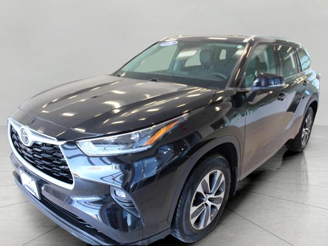 2021 Toyota Highlander Vehicle Photo in Green Bay, WI 54304