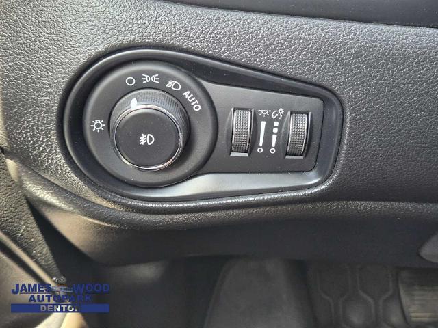 2017 Jeep Renegade Vehicle Photo in DENTON, TX 76210-9321