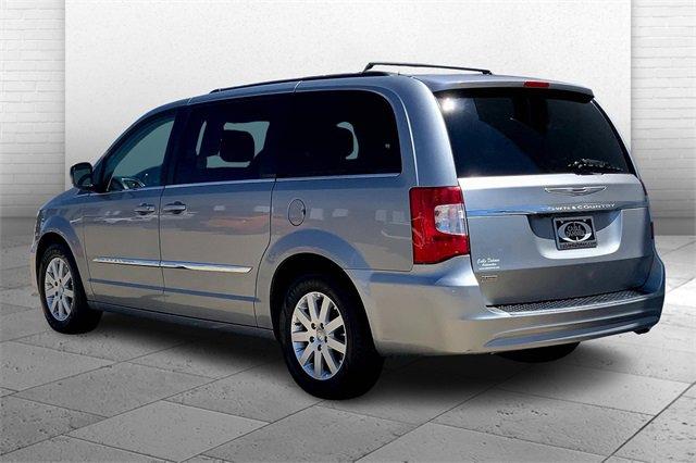 2016 Chrysler Town & Country Vehicle Photo in TOPEKA, KS 66609-0000