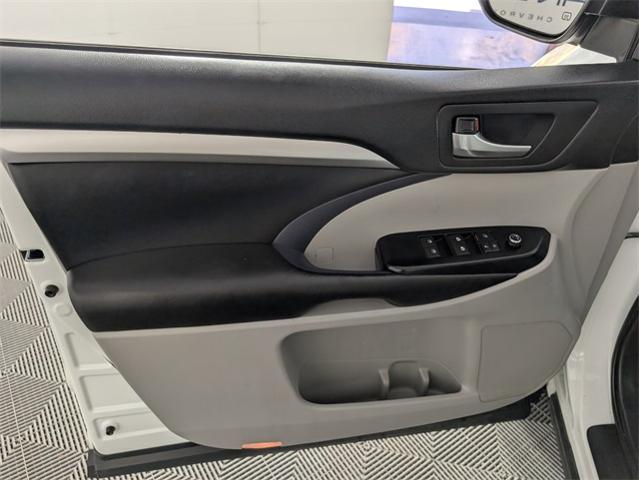 2019 Toyota Highlander Vehicle Photo in ENGLEWOOD, CO 80113-6708