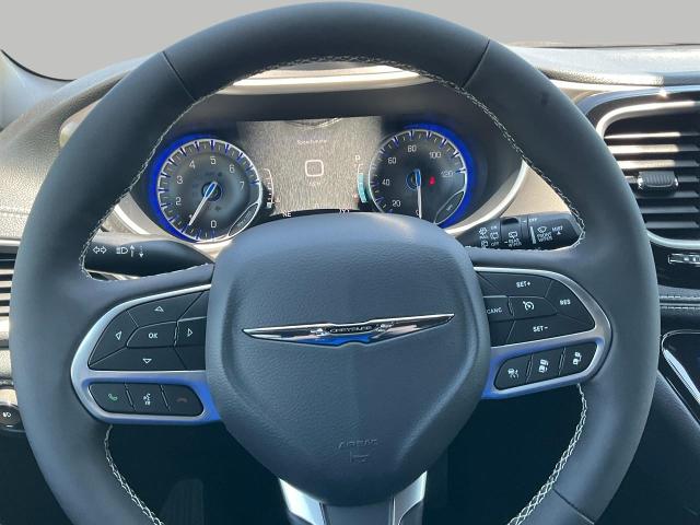 2025 Chrysler Pacifica Vehicle Photo in Kaukauna, WI 54130