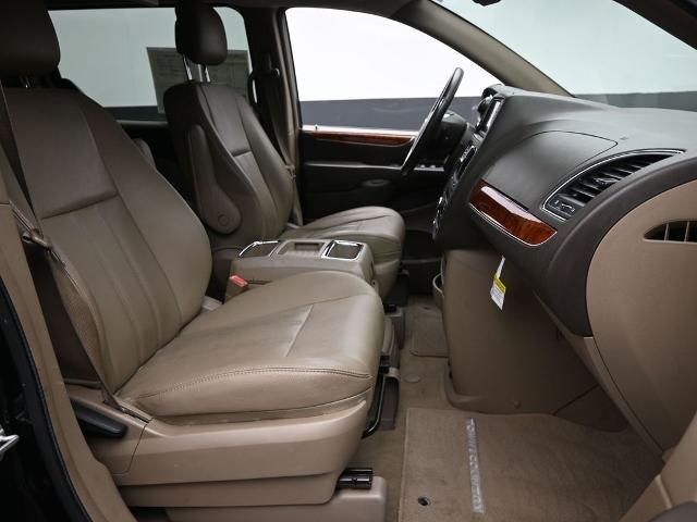 2016 Chrysler Town & Country Vehicle Photo in Cedar Rapids, IA 52402