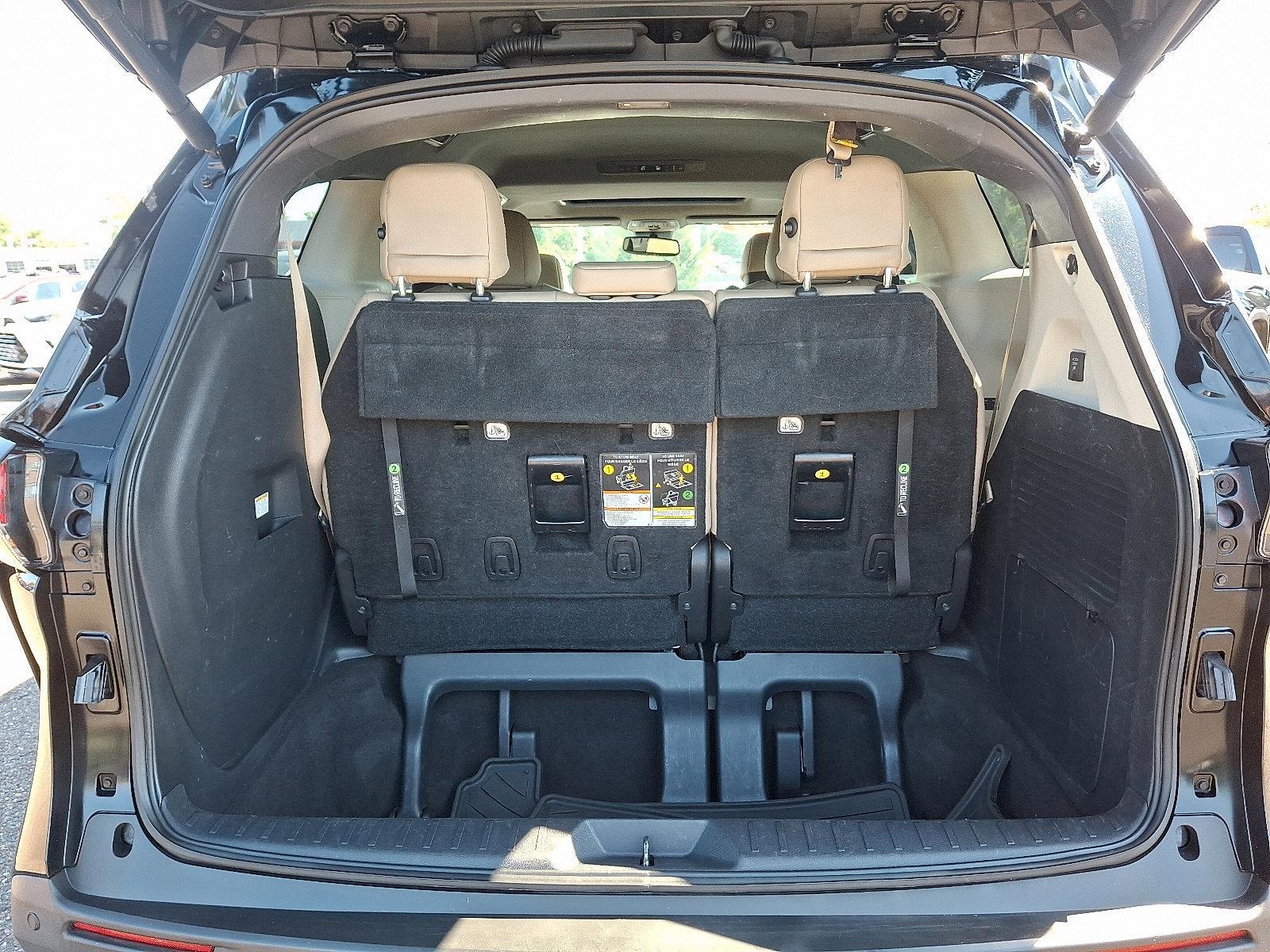 2022 Toyota Sienna Vehicle Photo in Trevose, PA 19053