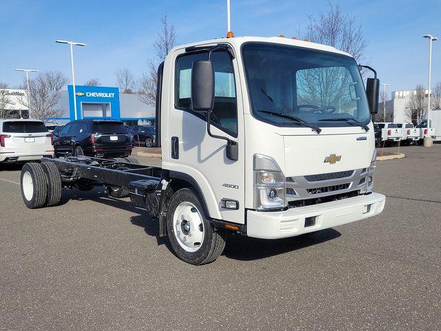 2024 Chevrolet Low Cab Forward 4500 Vehicle Photo in DANBURY, CT 06810-5034