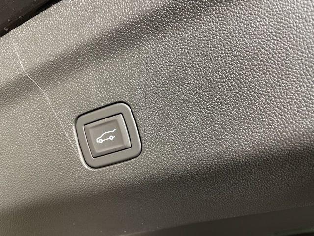 2025 Chevrolet Suburban Vehicle Photo in PHOENIX, AZ 85014-3381