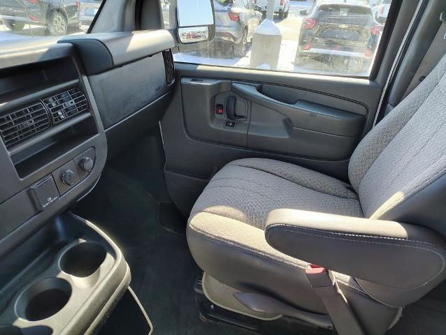 2015 Chevrolet Express Passenger 3500 Vehicle Photo in GREEN BAY, WI 54304-5303