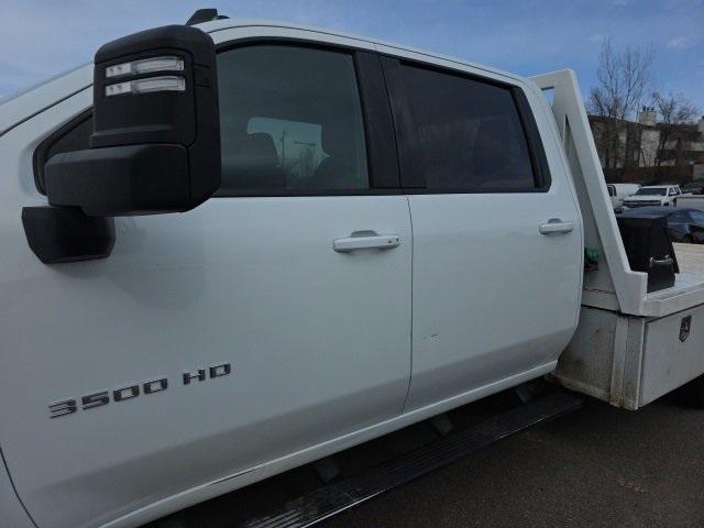 2022 Chevrolet Silverado 3500 HD CC Vehicle Photo in ENGLEWOOD, CO 80113-6708