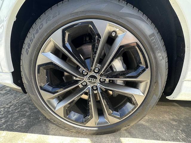 2025 Audi Q7 Vehicle Photo in HOUSTON, TX 77090