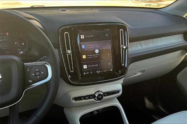2025 Volvo XC40 Vehicle Photo in Houston, TX 77007