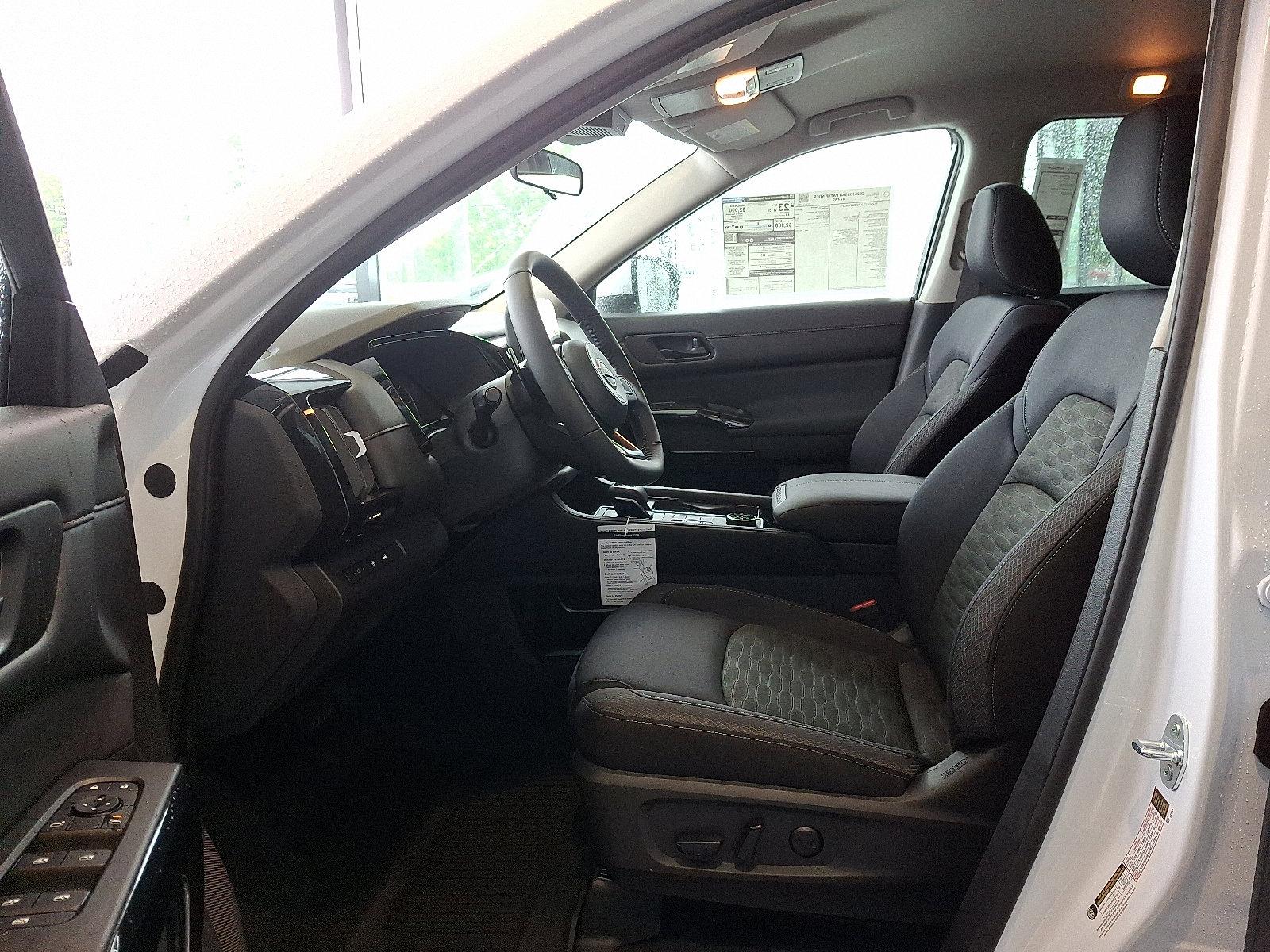 2025 Nissan Pathfinder Vehicle Photo in Mechanicsburg, PA 17050-2306