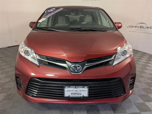 2018 Toyota Sienna Vehicle Photo in ENGLEWOOD, CO 80113-6708