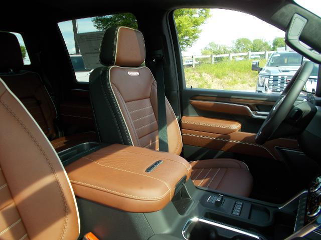 2025 GMC Sierra 3500HD Vehicle Photo in LOWELL, MA 01852-4336