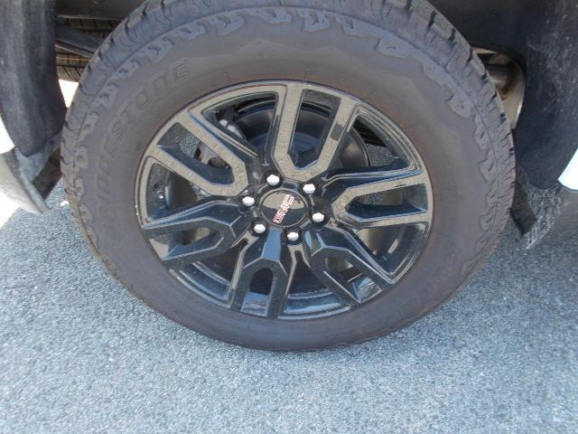 2025 GMC Sierra 1500 Vehicle Photo in LOWELL, MA 01852-4336