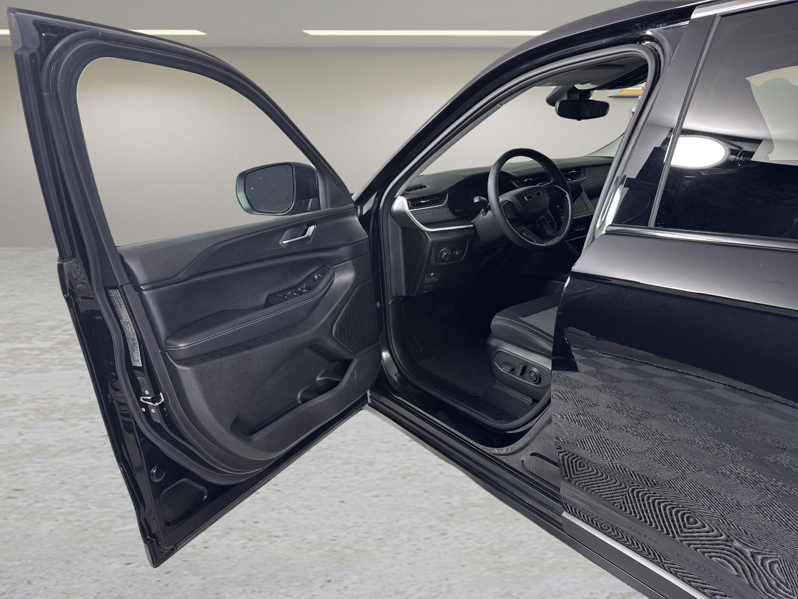 2024 Jeep Grand Cherokee Vehicle Photo in GEORGETOWN, TX 78626-7508