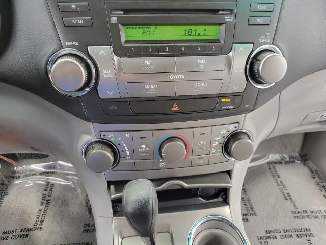 2009 Toyota Highlander Vehicle Photo in Oshkosh, WI 54904