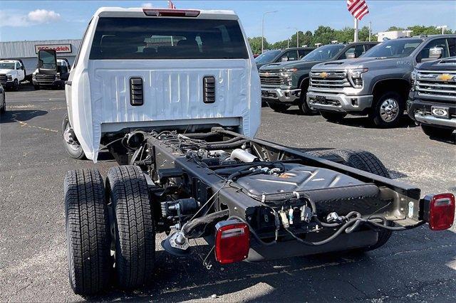 2025 Chevrolet Silverado 3500 HD Chassis Cab Vehicle Photo in INDEPENDENCE, MO 64055-1314