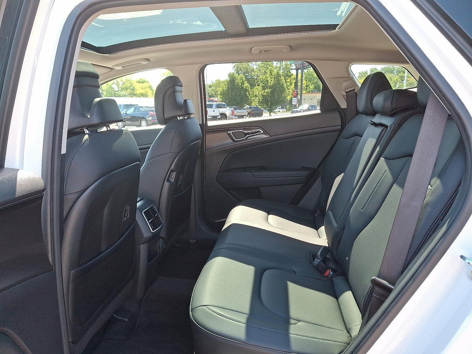 2024 Kia Sportage Hybrid Vehicle Photo in Trevose, PA 19053