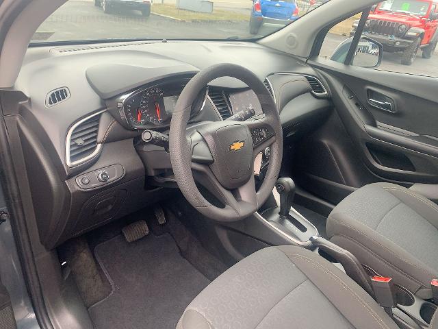 2022 Chevrolet Trax Vehicle Photo in MOON TOWNSHIP, PA 15108-2571