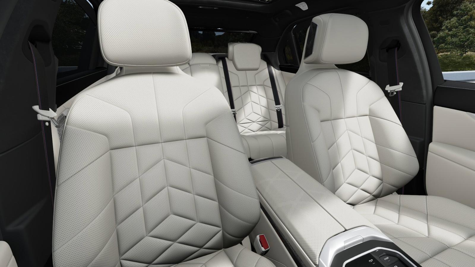 2025 BMW 760i xDrive Vehicle Photo in GRAPEVINE, TX 76051