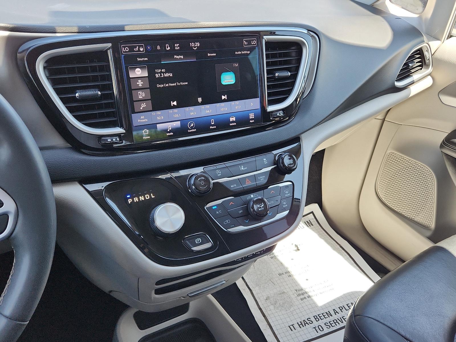 2022 Chrysler Pacifica Vehicle Photo in Albuquerque, NM 87110