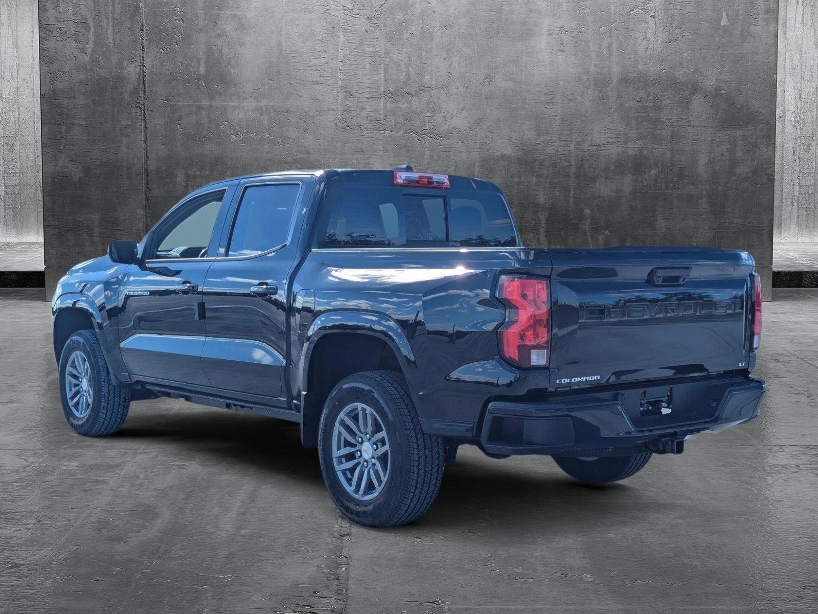 2024 Chevrolet Colorado Vehicle Photo in PEMBROKE PINES, FL 33024-6534