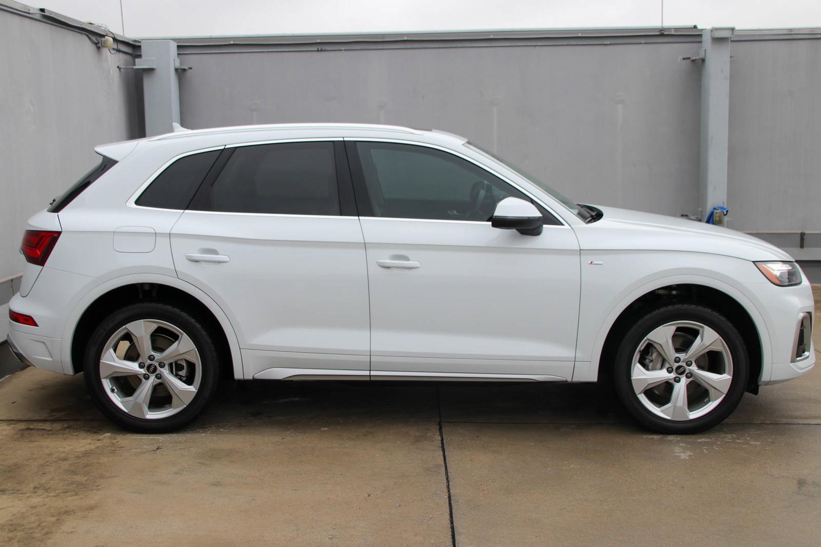 2024 Audi Q5 Vehicle Photo in SUGAR LAND, TX 77478