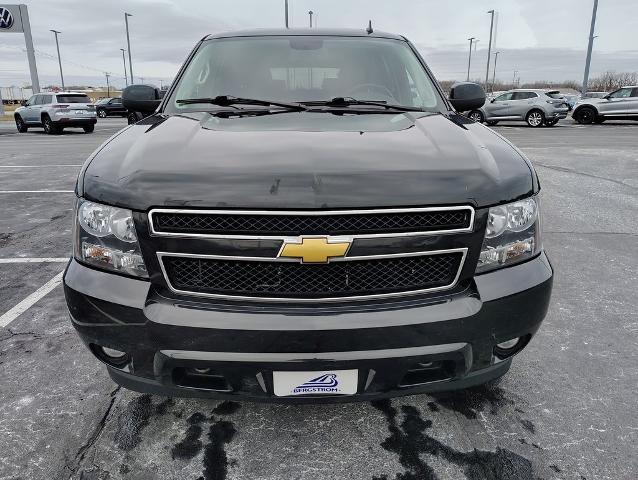 2012 Chevrolet Suburban LT photo 2