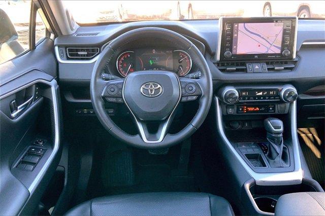 2020 Toyota RAV4 Vehicle Photo in KANSAS CITY, MO 64114-4502