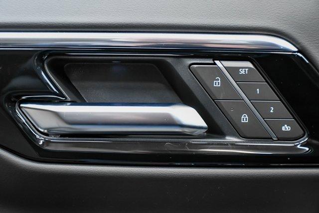 2025 Chevrolet Suburban Vehicle Photo in EVERETT, WA 98203-5662