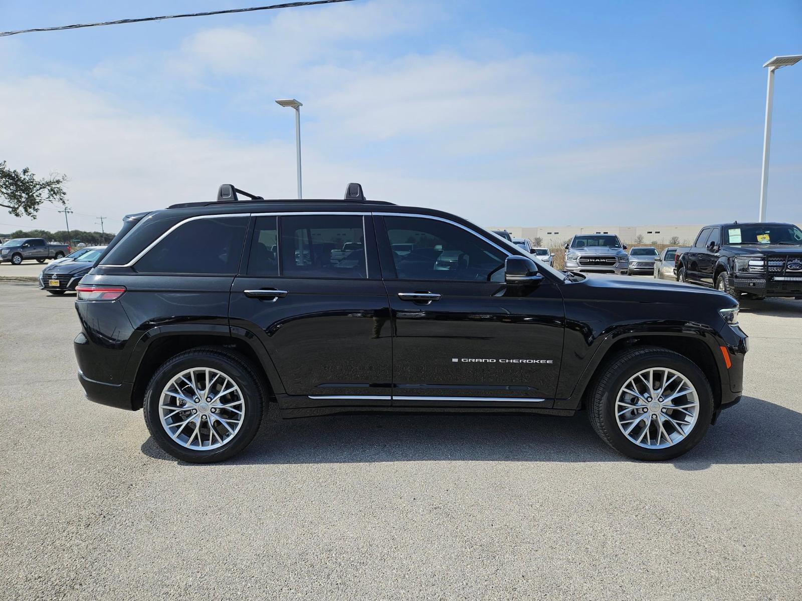 2024 Jeep Grand Cherokee Vehicle Photo in Seguin, TX 78155