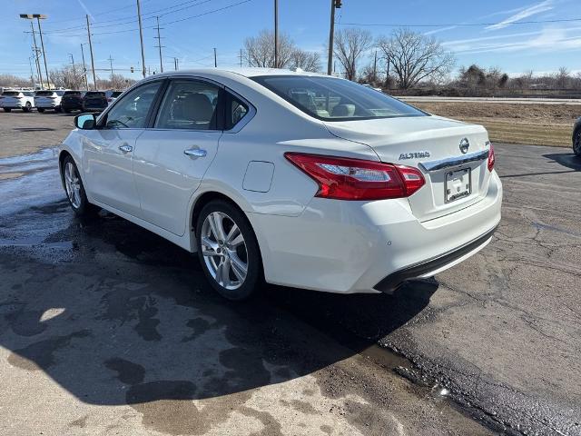 2017 Nissan Altima Vehicle Photo in MANHATTAN, KS 66502-5036