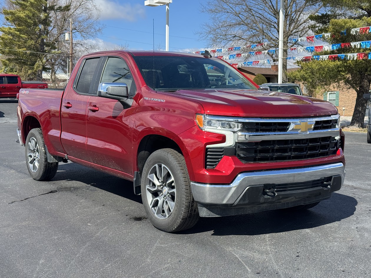 2022 Chevrolet Silverado 1500 Vehicle Photo in BOONVILLE, IN 47601-9633