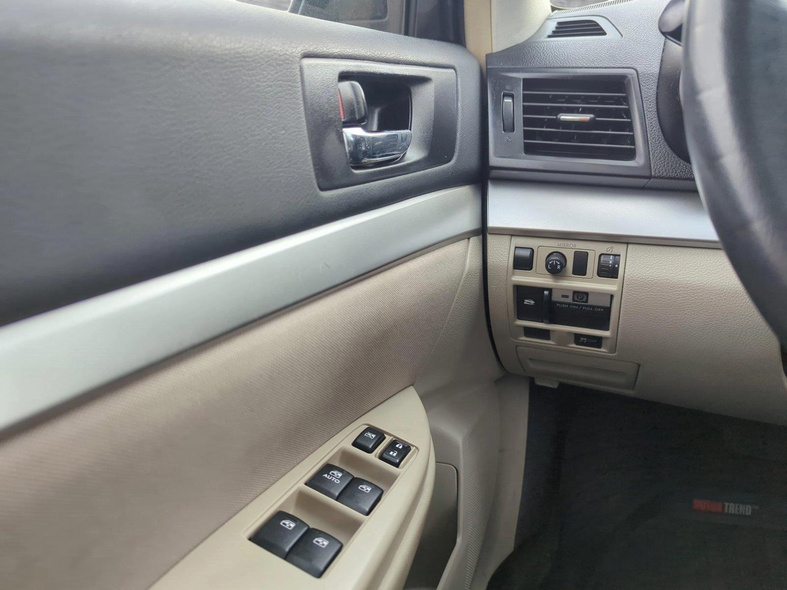 2013 Subaru Outback Vehicle Photo in Memphis, TN 38125