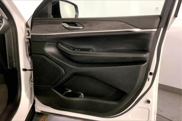 2023 Jeep Grand Cherokee Vehicle Photo in Kansas City, MO 64114