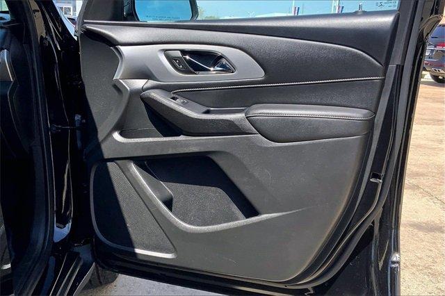 2022 Chevrolet Traverse Vehicle Photo in TOPEKA, KS 66609-0000